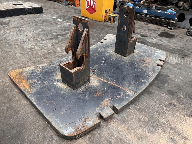 Krupp KMK 5160 counterweight 3,2 ton - Противовес за Строителна техника: снимка 2 Krupp KMK 5160 counterweight 3,2 ton - Противовес за Строителна техника: снимка 2