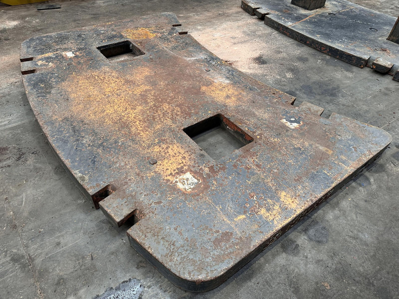 Krupp KMK 5160 counterweight 4,9 ton - Противовес за Строителна техника: снимка 3 Krupp KMK 5160 counterweight 4,9 ton - Противовес за Строителна техника: снимка 3