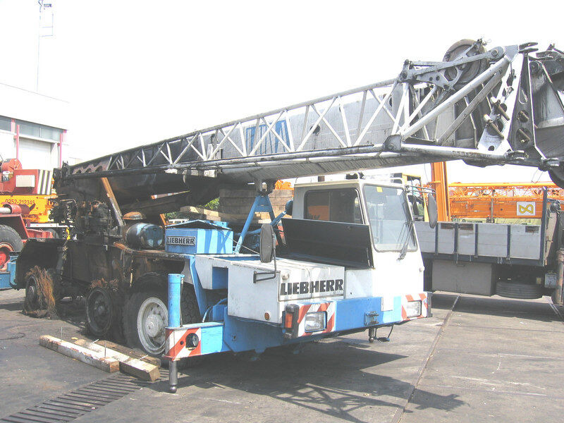 Liebherr LTM 1035-3 for parts - Кран за всякакви терени: снимка 2 Liebherr LTM 1035-3 for parts - Кран за всякакви терени: снимка 2