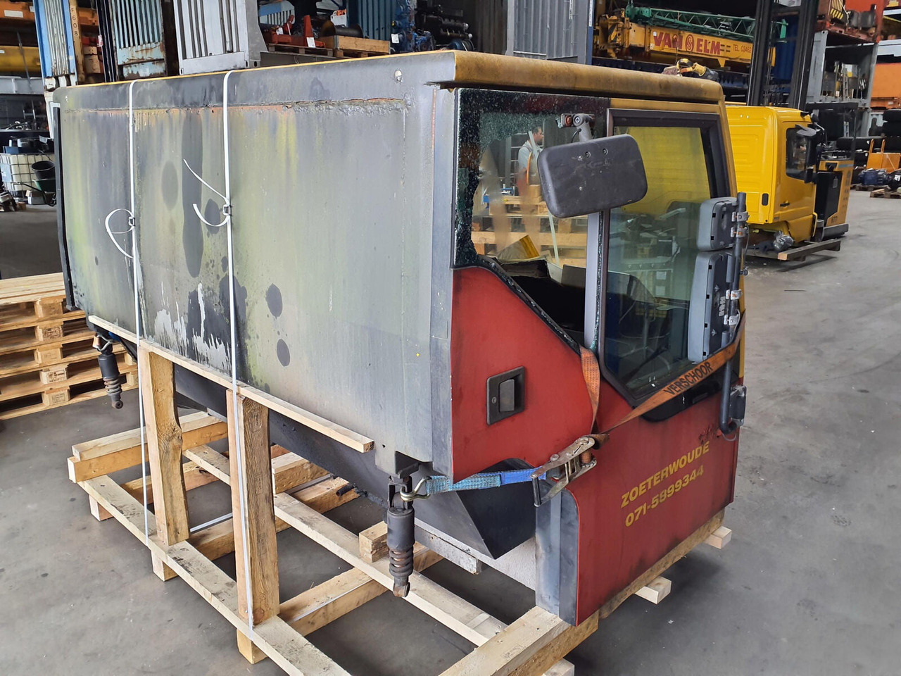 Liebherr LTM 1060-2 drivers cabin - Кабина за Кран: снимка 3 Liebherr LTM 1060-2 drivers cabin - Кабина за Кран: снимка 3