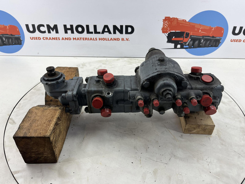 Liebherr LTM 1070 steering box - Кормилна колона за Кран: снимка 1 Liebherr LTM 1070 steering box - Кормилна колона за Кран: снимка 1