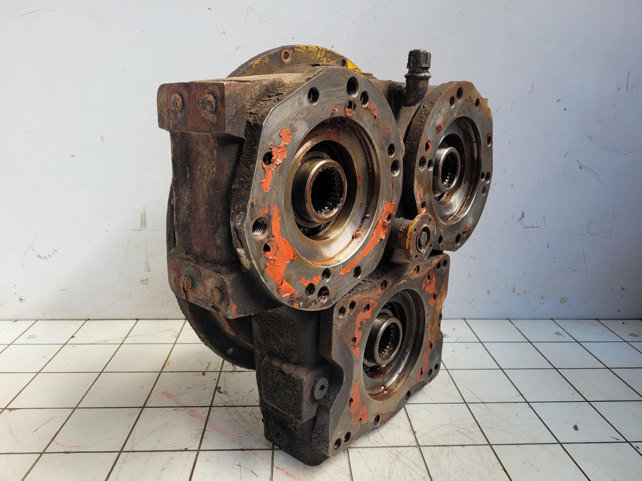 Liebherr LTM 1200 pump distribution gear - Трансмисия за Автокран: снимка 2 Liebherr LTM 1200 pump distribution gear - Трансмисия за Автокран: снимка 2