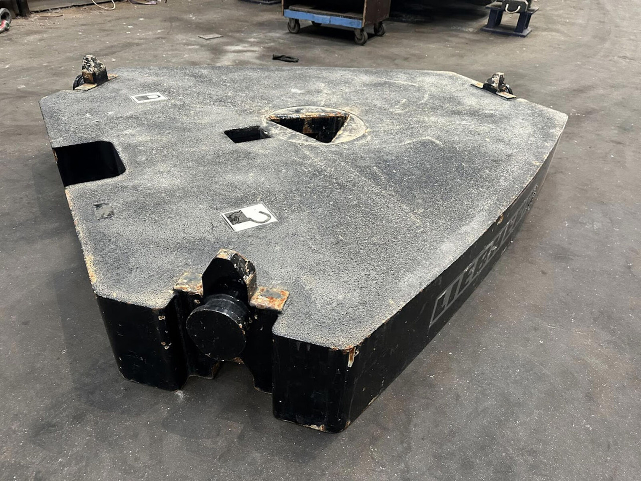 Liebherr LTM /LR counterweight 5T - Противовес за Автокран: снимка 2 Liebherr LTM /LR counterweight 5T - Противовес за Автокран: снимка 2
