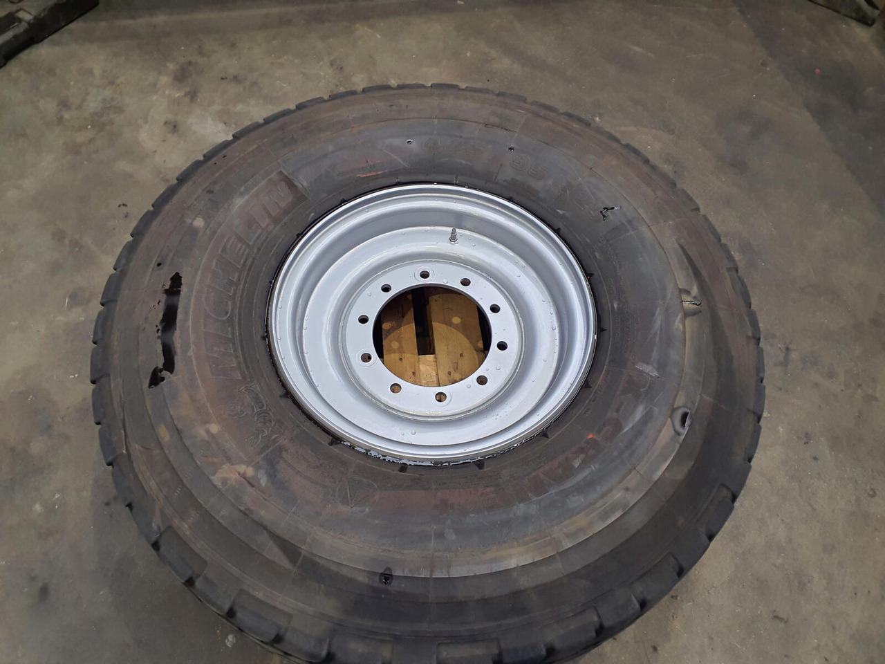 Liebherr Wheel 445/95R25 10 12.3 1p - Комплект колела за Кран: снимка 1 Liebherr Wheel 445/95R25 10 12.3 1p - Комплект колела за Кран: снимка 1