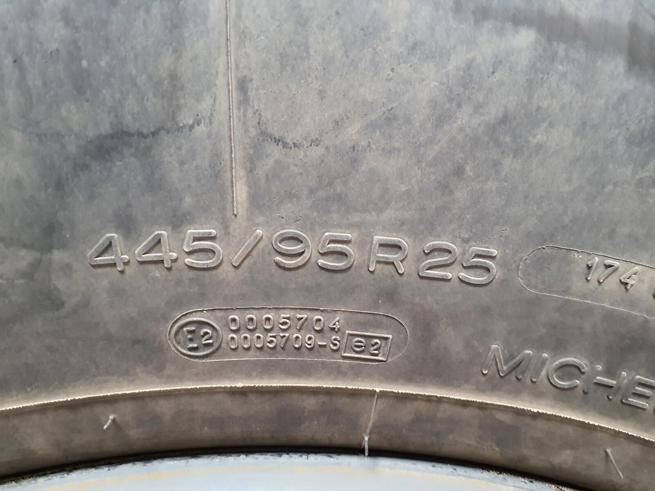 Michelin Wheel 445/95R25 10 12 1p - Комплект колела за Кран: снимка 4 Michelin Wheel 445/95R25 10 12 1p - Комплект колела за Кран: снимка 4