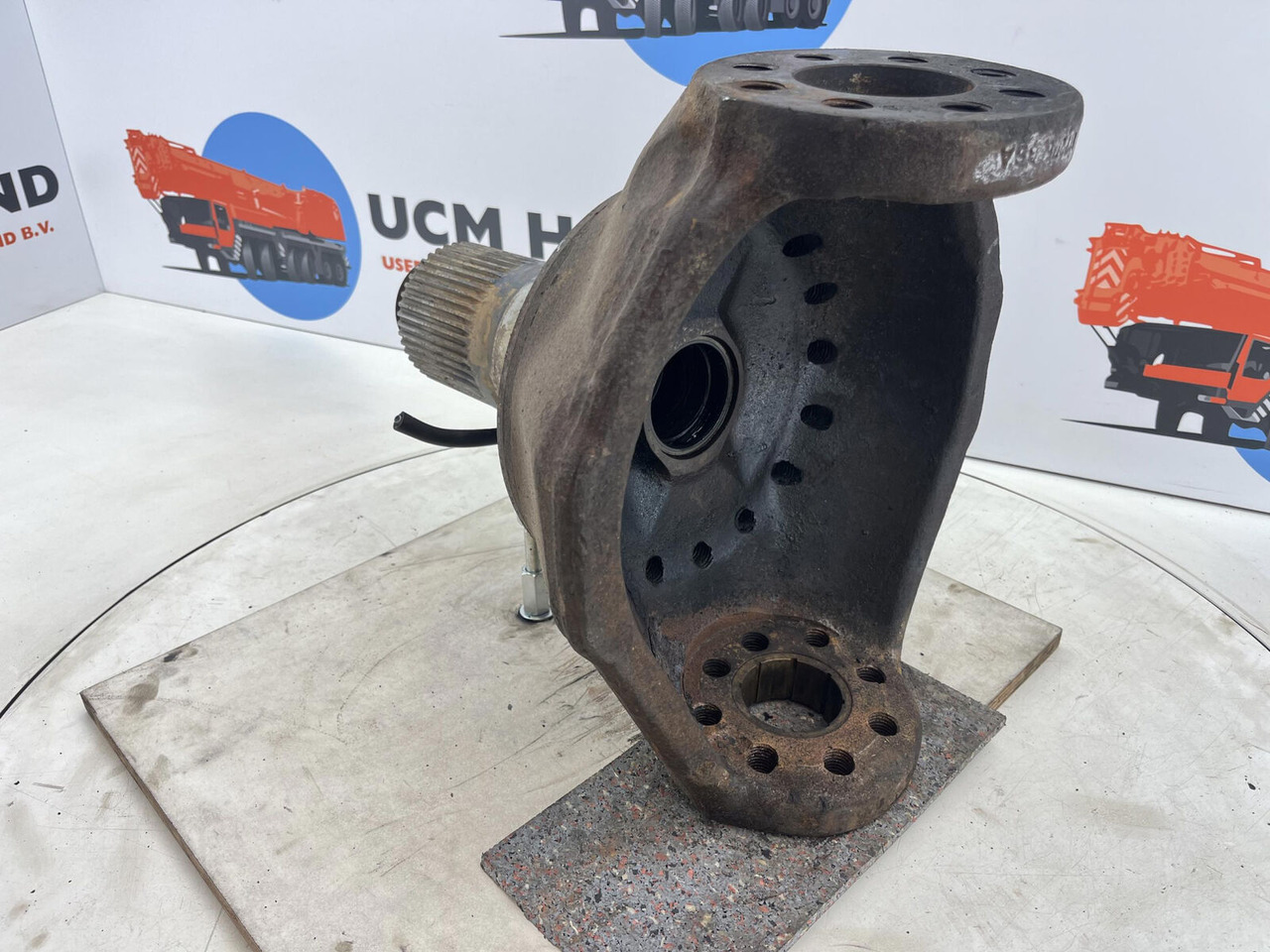 PPM ATT 400 Steering knuckle 16 holes axle 1 - Шенкел за Кран: снимка 4 PPM ATT 400 Steering knuckle 16 holes axle 1 - Шенкел за Кран: снимка 4