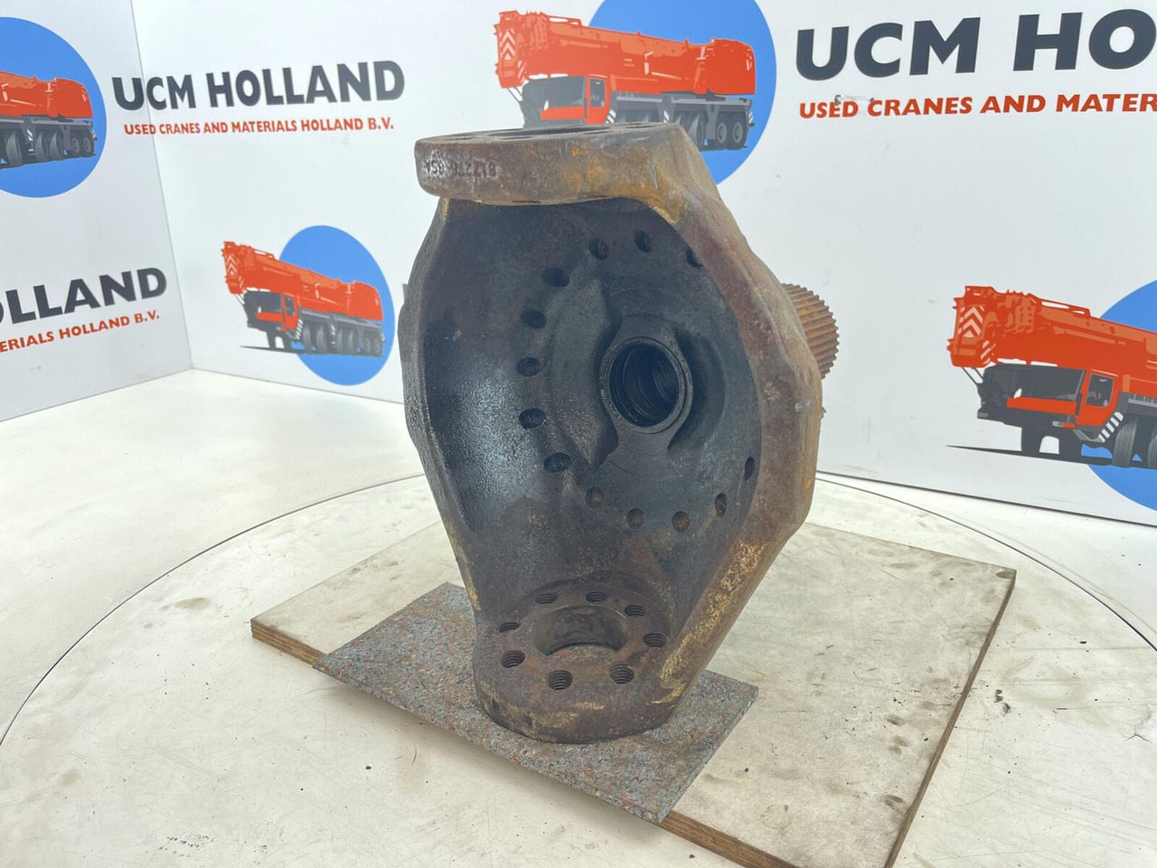 Шенкел за Кран PPM ATT 400 Steering knuckle 16 holes axle 1: снимка 6