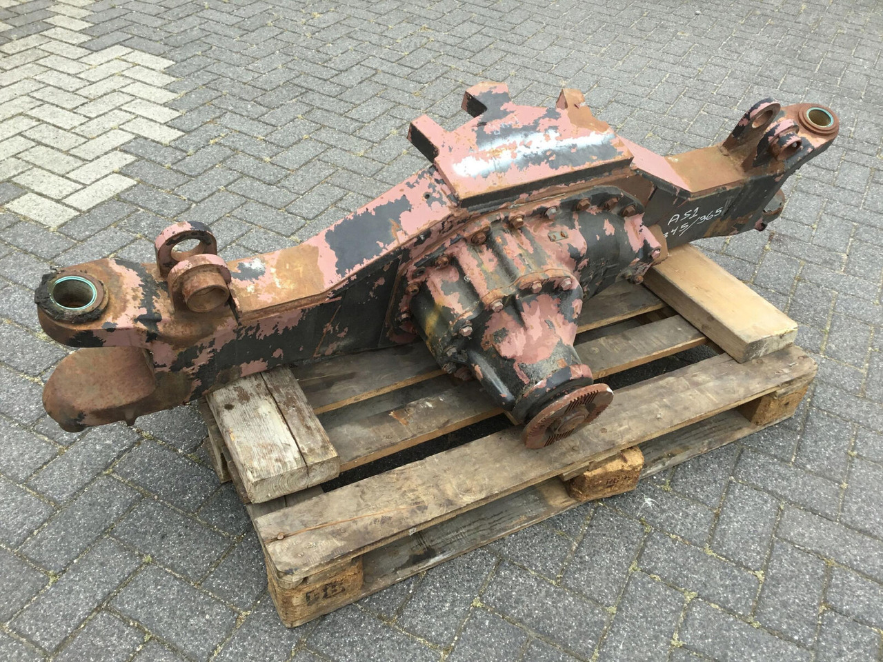 Spierings SK 345/365 axle 1 - Ос и части за Автокран: снимка 1 Spierings SK 345/365 axle 1 - Ос и части за Автокран: снимка 1