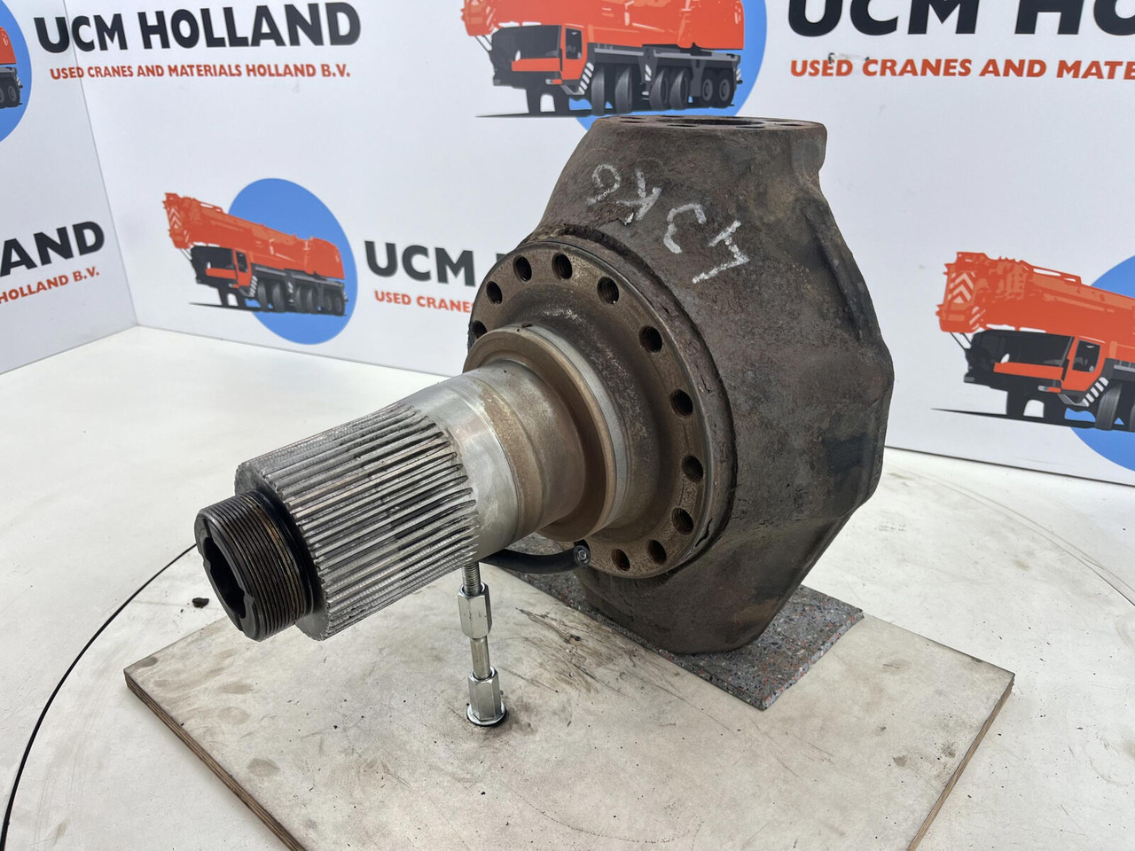 Terex AC 155 steering knuckle 16 holes axle 3 - Шенкел за Автокран: снимка 1 Terex AC 155 steering knuckle 16 holes axle 3 - Шенкел за Автокран: снимка 1