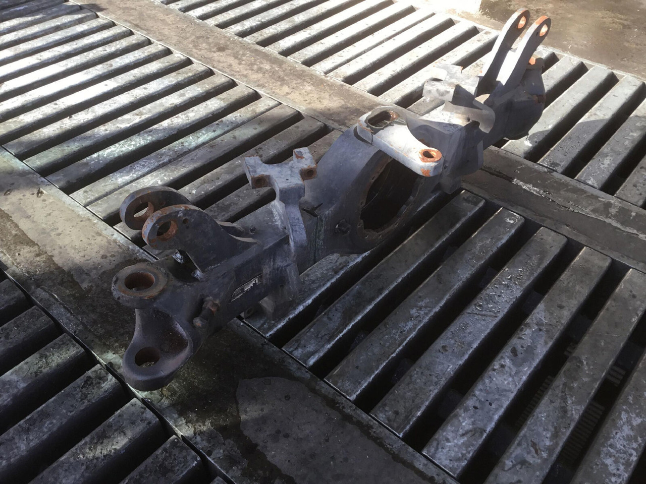 Terex AC 35 axle housing axle 1 - Ос и части за Автокран: снимка 4 Terex AC 35 axle housing axle 1 - Ос и части за Автокран: снимка 4