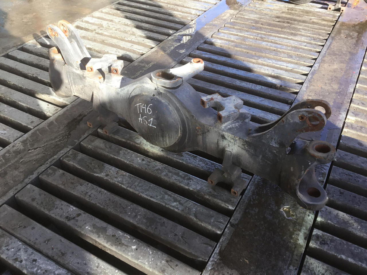 Terex AC 35 axle housing axle 1 - Ос и части за Автокран: снимка 1 Terex AC 35 axle housing axle 1 - Ос и части за Автокран: снимка 1