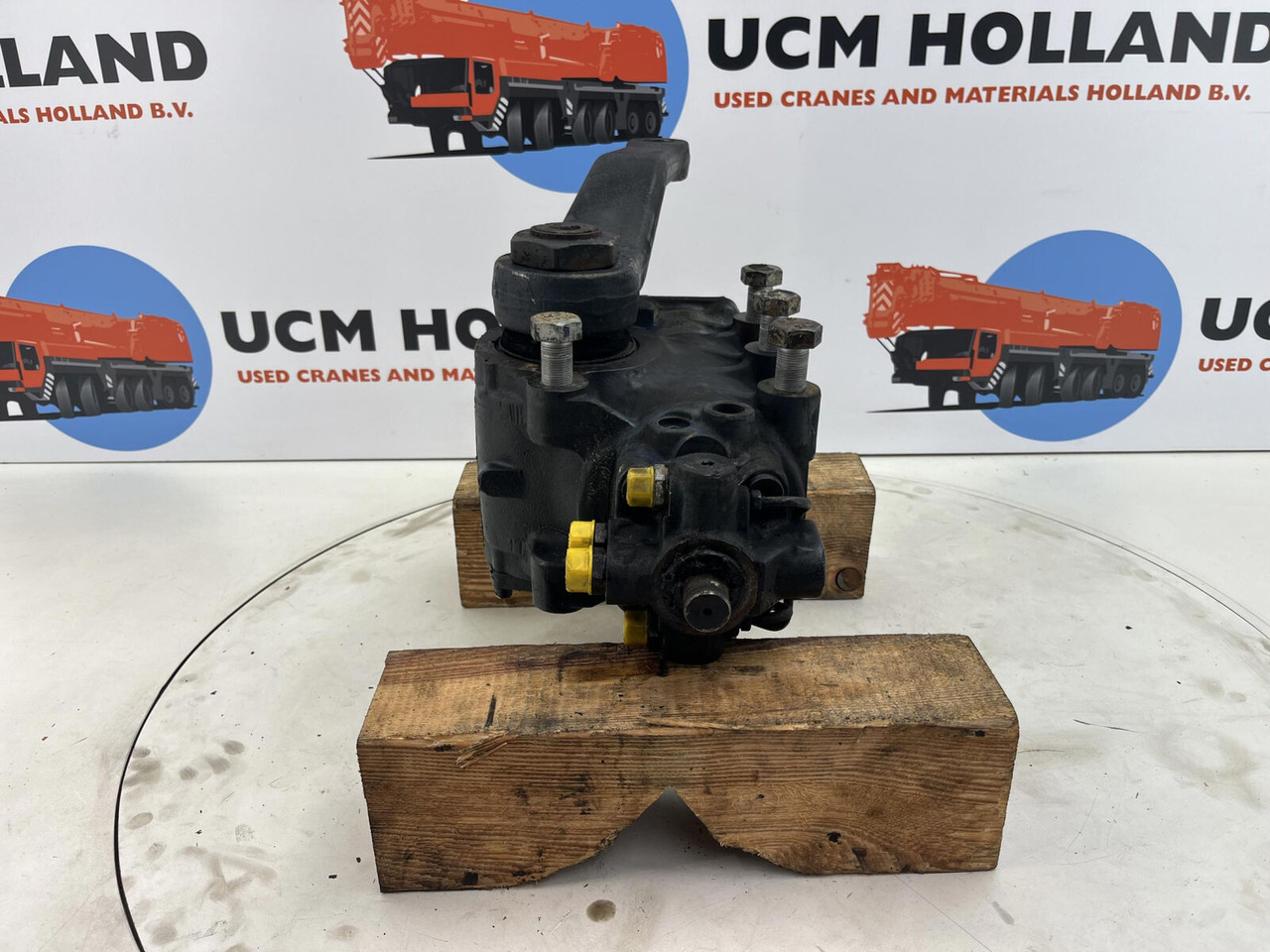 ZF LTM 1070 4.2 Steering box - Кормилна кутия за Автокран: снимка 2 ZF LTM 1070 4.2 Steering box - Кормилна кутия за Автокран: снимка 2