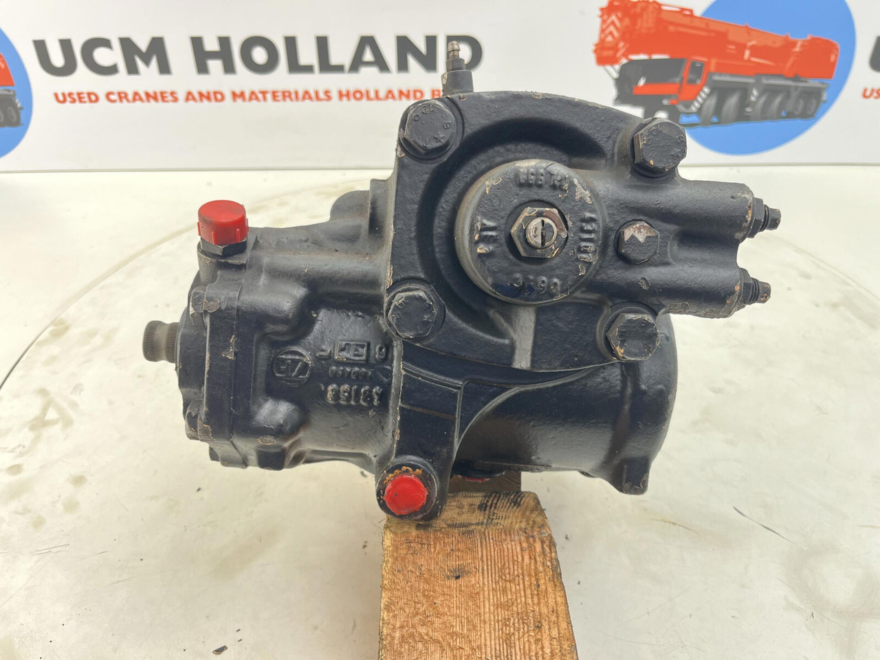 ZF ZF steering box - Кормилна кутия за Автокран: снимка 5 ZF ZF steering box - Кормилна кутия за Автокран: снимка 5