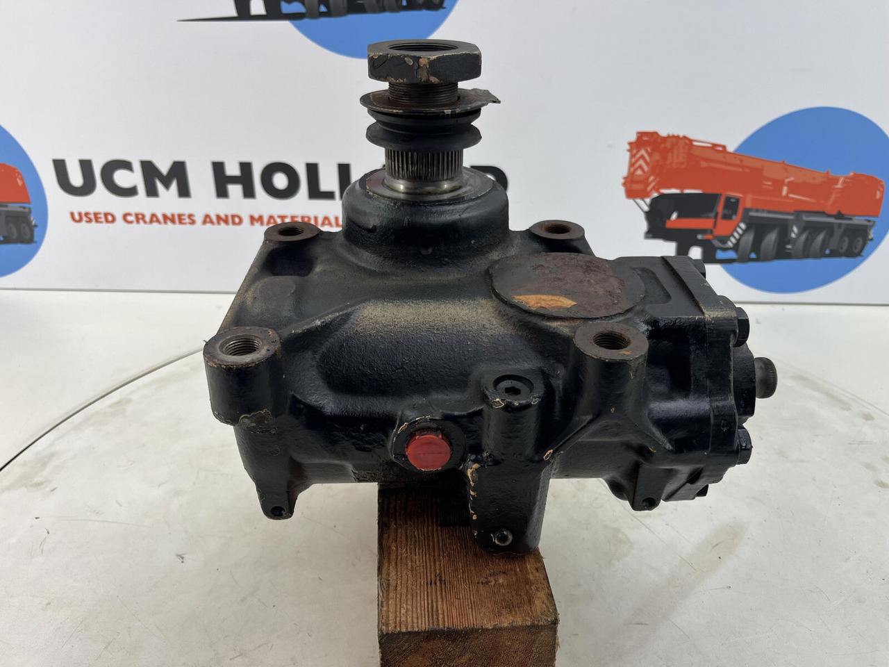 ZF ZF steering box - Кормилна кутия за Автокран: снимка 4 ZF ZF steering box - Кормилна кутия за Автокран: снимка 4