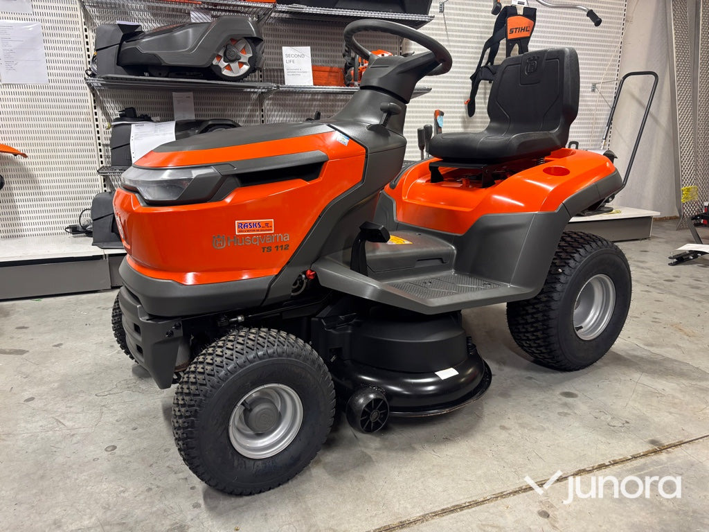 Åkgräsklippare - Husqvarna TS112 - Косачка за трева: снимка 2 Åkgräsklippare - Husqvarna TS112 - Косачка за трева: снимка 2