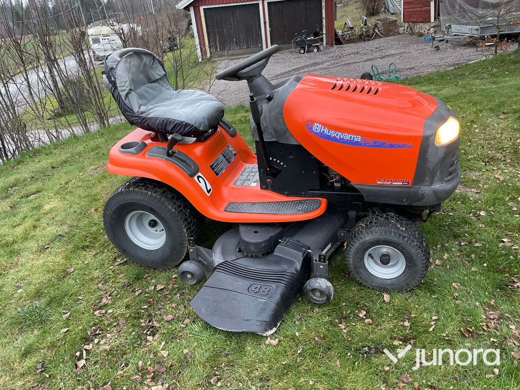 Åkgräsklippare - Husqvarna YTH2148 - Косачка за трева: снимка 4 Åkgräsklippare - Husqvarna YTH2148 - Косачка за трева: снимка 4