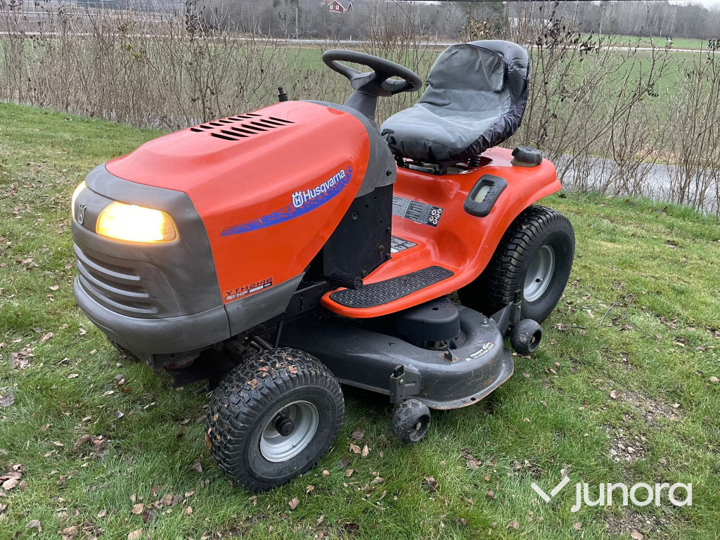 Åkgräsklippare - Husqvarna YTH2148 - Косачка за трева: снимка 1 Åkgräsklippare - Husqvarna YTH2148 - Косачка за трева: снимка 1