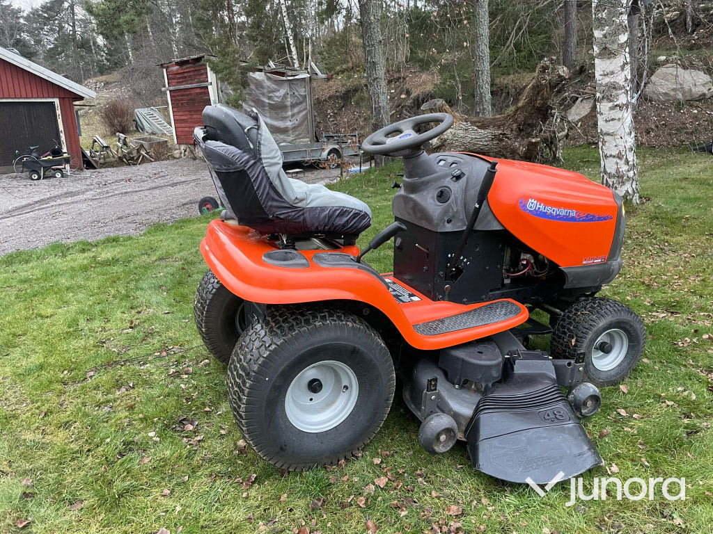 Åkgräsklippare - Husqvarna YTH2148 - Косачка за трева: снимка 3 Åkgräsklippare - Husqvarna YTH2148 - Косачка за трева: снимка 3