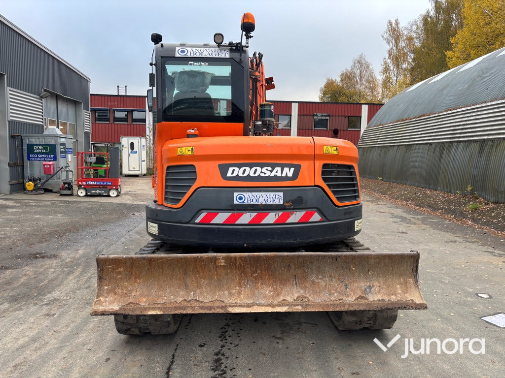 Grävmaskin - Doosan DX85R-3 - Верижен багер: снимка 4 Grävmaskin - Doosan DX85R-3 - Верижен багер: снимка 4