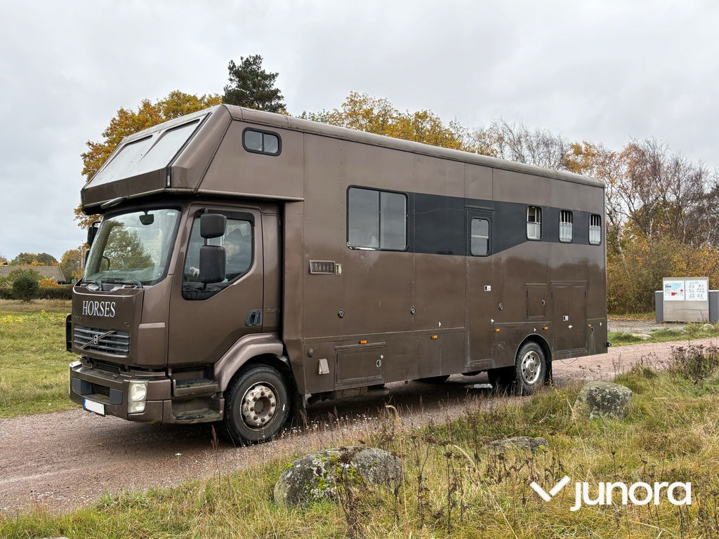 Hästlastbil - Volvo, FL-240, Whittaker - Камион за коне: снимка 1 Hästlastbil - Volvo, FL-240, Whittaker - Камион за коне: снимка 1