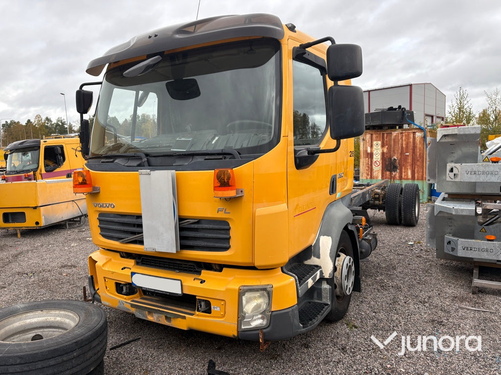 Lastbil - Volvo FL 4*2 - Шаси кабина: снимка 1 Lastbil - Volvo FL 4*2 - Шаси кабина: снимка 1