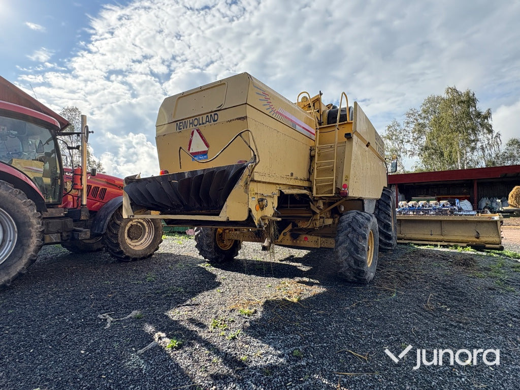Skördetröska New Holland TX66 Plus - Зърнокомбайн: снимка 5 Skördetröska New Holland TX66 Plus - Зърнокомбайн: снимка 5