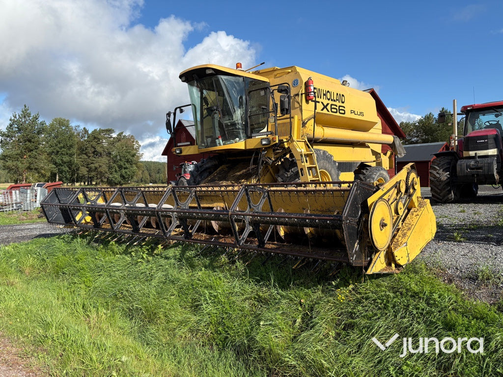 Skördetröska New Holland TX66 Plus - Зърнокомбайн: снимка 1 Skördetröska New Holland TX66 Plus - Зърнокомбайн: снимка 1