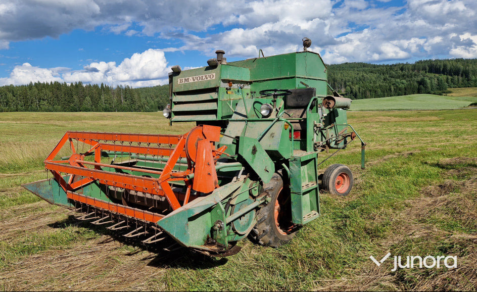 Skördetröska - Volvo BM, Aktiv 800 + Aktiv 800 som reservdel - Зърнокомбайн: снимка 1 Skördetröska - Volvo BM, Aktiv 800 + Aktiv 800 som reservdel - Зърнокомбайн: снимка 1