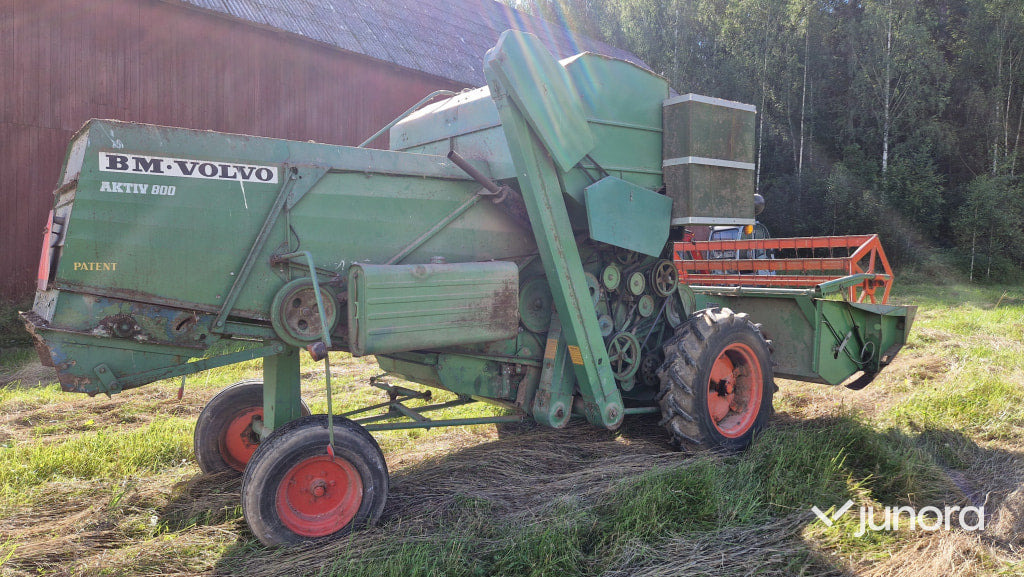 Skördetröska - Volvo BM, Aktiv 800 + Aktiv 800 som reservdel - Зърнокомбайн: снимка 4 Skördetröska - Volvo BM, Aktiv 800 + Aktiv 800 som reservdel - Зърнокомбайн: снимка 4