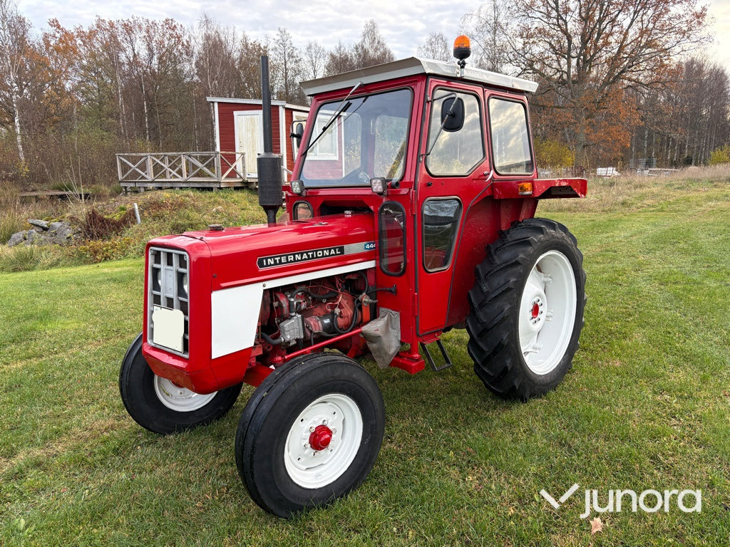 Traktor - International 444 - Трактор: снимка 1 Traktor - International 444 - Трактор: снимка 1