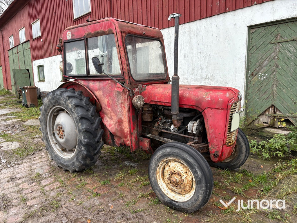 Traktor - MF 35 - Трактор: снимка 2 Traktor - MF 35 - Трактор: снимка 2