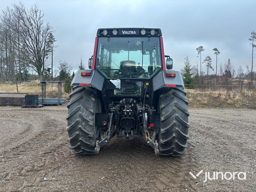 Traktor - Valtra Valmet 6550-4 Hi-Tech, med lastare - Трактор: снимка 4 Traktor - Valtra Valmet 6550-4 Hi-Tech, med lastare - Трактор: снимка 4