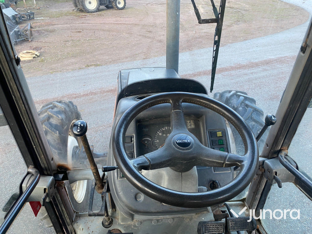 Трактор Traktor – Valtra Valmet 800 (2001): снимка 11