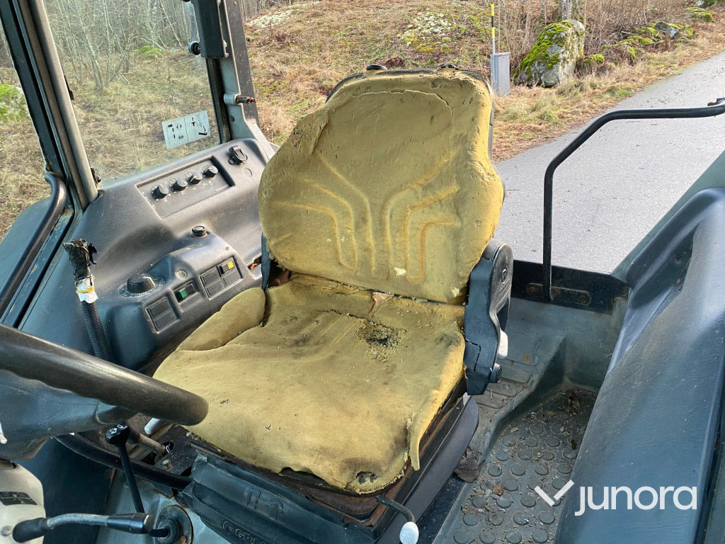 Трактор Traktor – Valtra Valmet 800 (2001): снимка 16