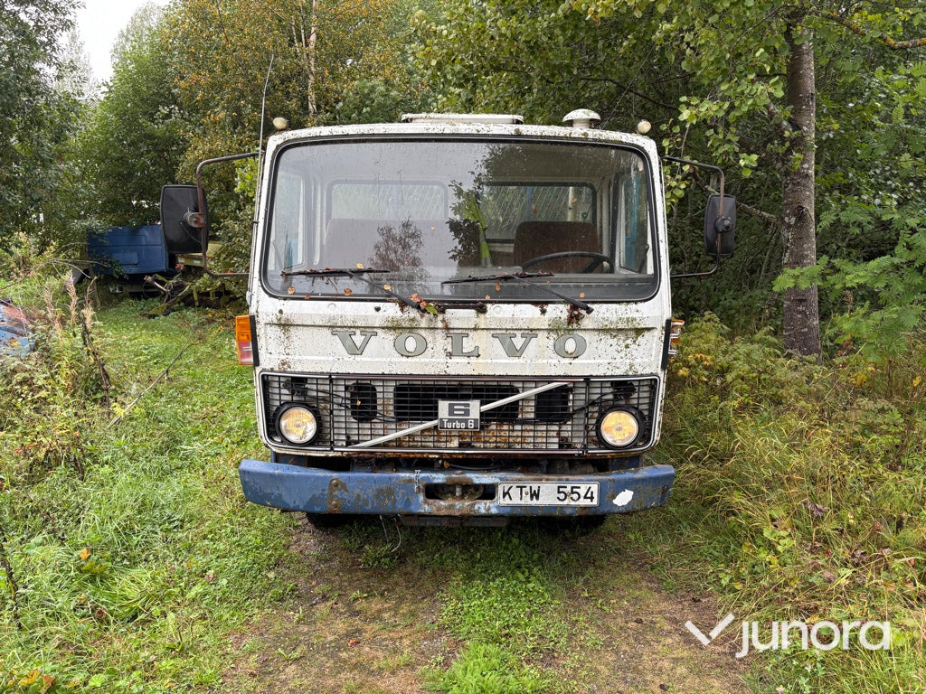 Volvo 609 4x2 med bakgavellyft - Бордови камион: снимка 2 Volvo 609 4x2 med bakgavellyft - Бордови камион: снимка 2