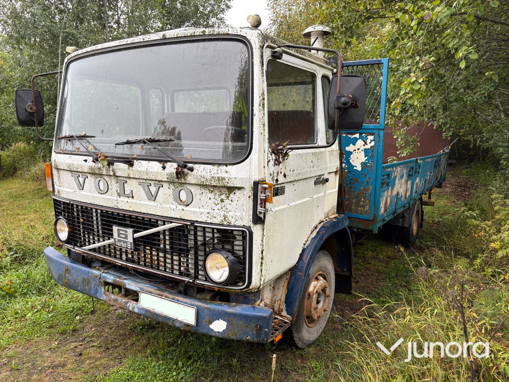 Volvo 609 4x2 med bakgavellyft - Бордови камион: снимка 1 Volvo 609 4x2 med bakgavellyft - Бордови камион: снимка 1
