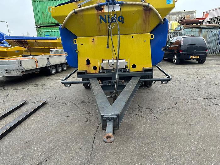 Nido Stratos B35K-30 ACLN-490 - Машина за разпръскване на сол/ Пясък: снимка 4 Nido Stratos B35K-30 ACLN-490 - Машина за разпръскване на сол/ Пясък: снимка 4