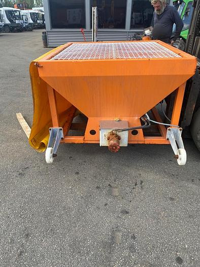 Rasco Junior 1.0 - Машина за разпръскване на сол/ Пясък: снимка 1 Rasco Junior 1.0 - Машина за разпръскване на сол/ Пясък: снимка 1