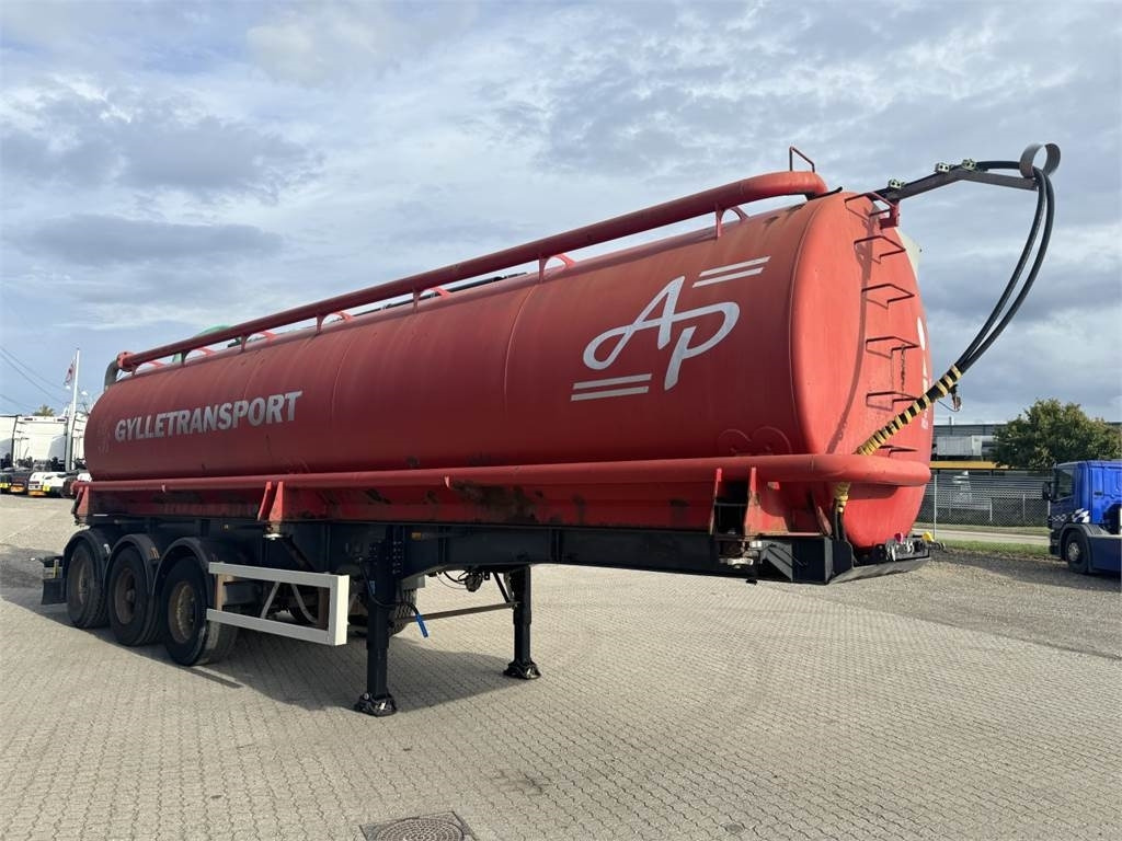 AP Gyllevogn 34m3 tank til Gylle-vand - Полуремарке цистерна: снимка 1 AP Gyllevogn 34m3 tank til Gylle-vand - Полуремарке цистерна: снимка 1