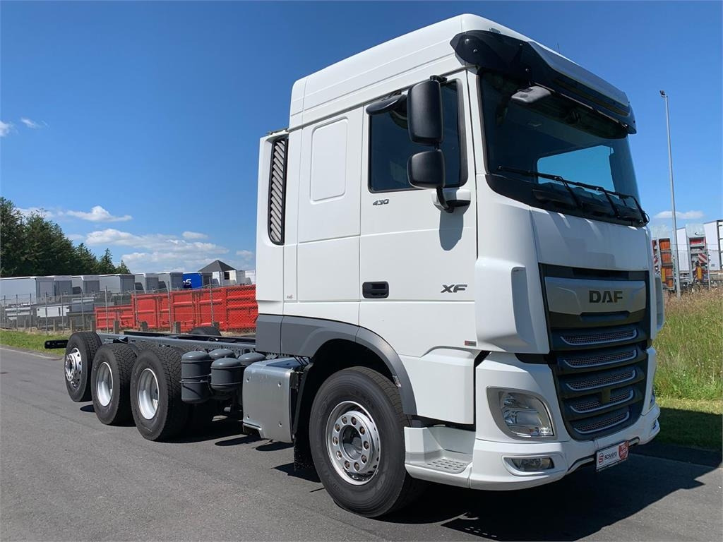 DAF XF 430 FAW 8x4*4 Tridem - Мултилифт за контейнери камион: снимка 1 DAF XF 430 FAW 8x4*4 Tridem - Мултилифт за контейнери камион: снимка 1