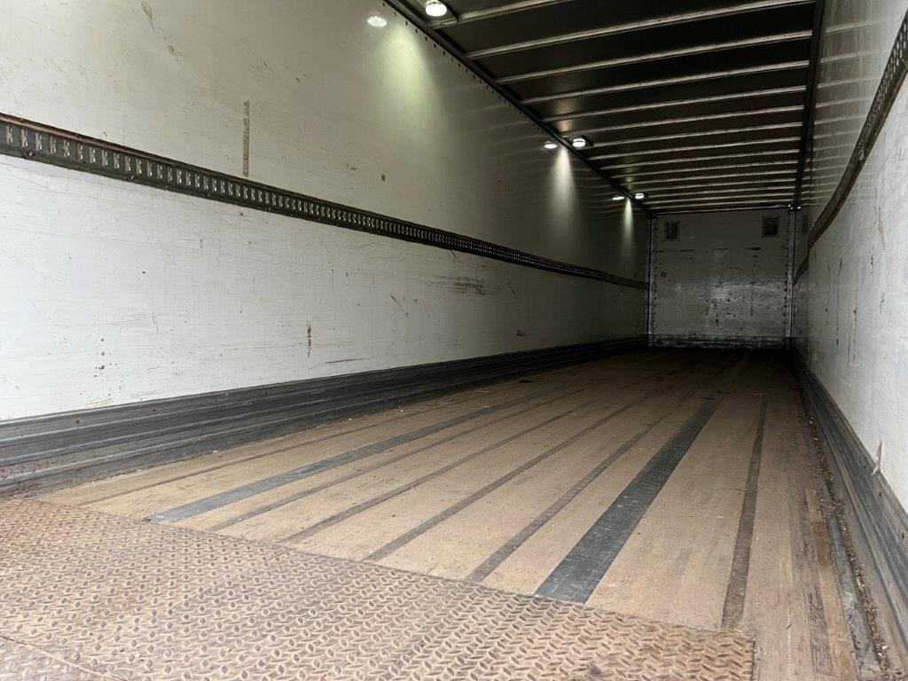 Fruehauf 13,6 mtr box - lodretstående lift - Затворена каросерия полуремарке: снимка 2 Fruehauf 13,6 mtr box - lodretstående lift - Затворена каросерия полуремарке: снимка 2