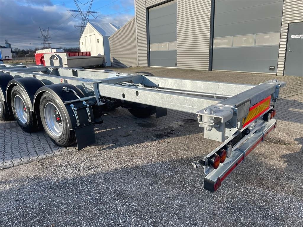 Hangler SDS 430 container chassis - multi låse - ADR - Контейнеровоз/ Сменна каросерия полуремарке: снимка 2 Hangler SDS 430 container chassis - multi låse - ADR - Контейнеровоз/ Сменна каросерия полуремарке: снимка 2