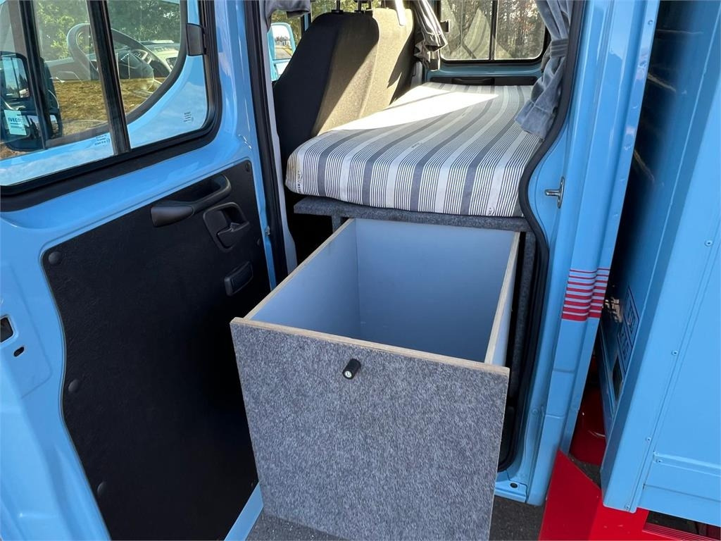 Камион фургон Iveco Daily 70C18 - dobbelt cab: снимка 6