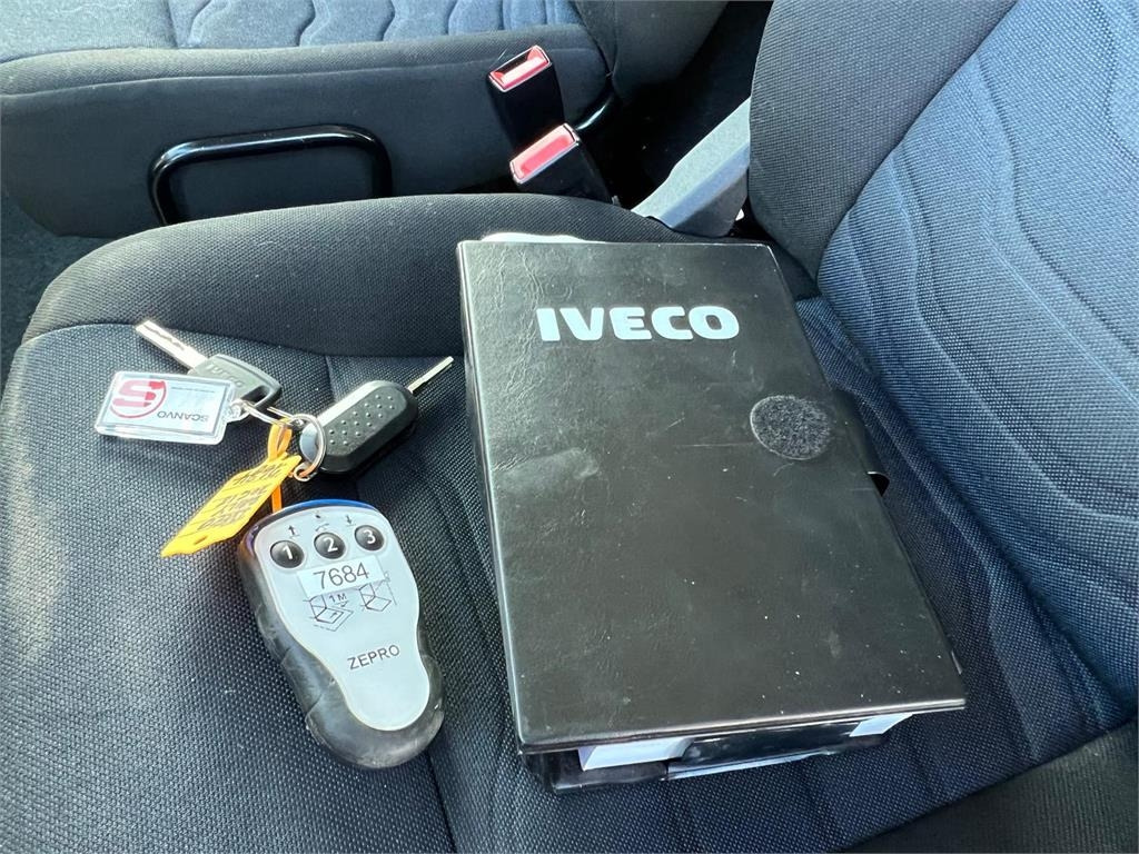 Камион фургон Iveco Daily 70C18 - dobbelt cab: снимка 23