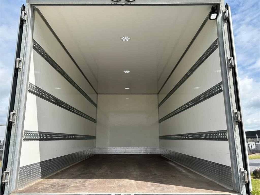 Камион фургон MAN TGL 8-220 4x2 BL incl. 2 stk veksellad: снимка 6 Камион фургон MAN TGL 8-220 4x2 BL incl. 2 stk veksellad: снимка 6