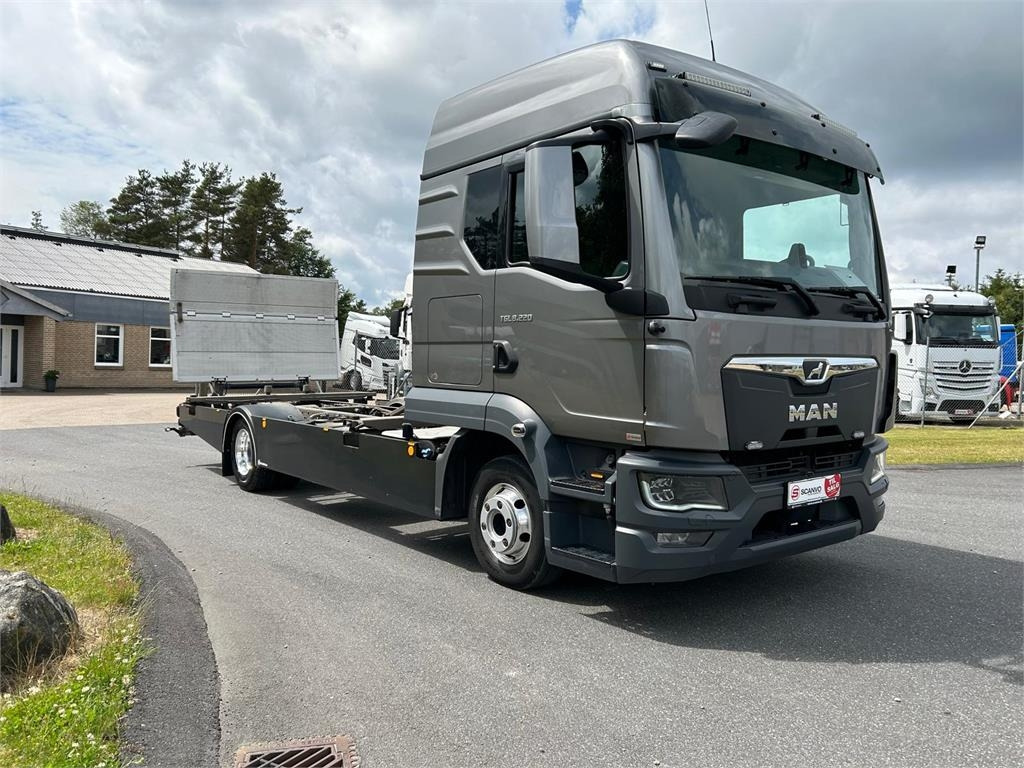 MAN TGL 8-220 4x2 BL incl. 2 stk veksellad - Контейнеровоз/ Сменна каросерия камион: снимка 2 MAN TGL 8-220 4x2 BL incl. 2 stk veksellad - Контейнеровоз/ Сменна каросерия камион: снимка 2