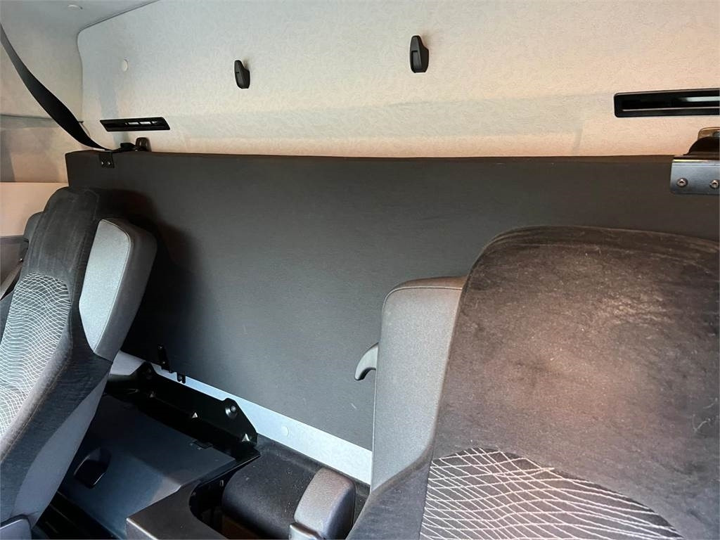 Камион фургон Mercedes-Benz Antos 2533 L: снимка 16