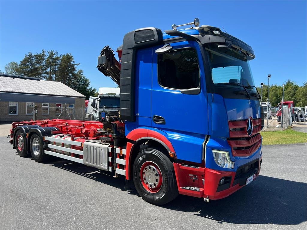 Mercedes-Benz Antos 2545 - HMF 1520K-RCkran - Мултилифт за контейнери камион: снимка 2 Mercedes-Benz Antos 2545 - HMF 1520K-RCkran - Мултилифт за контейнери камион: снимка 2
