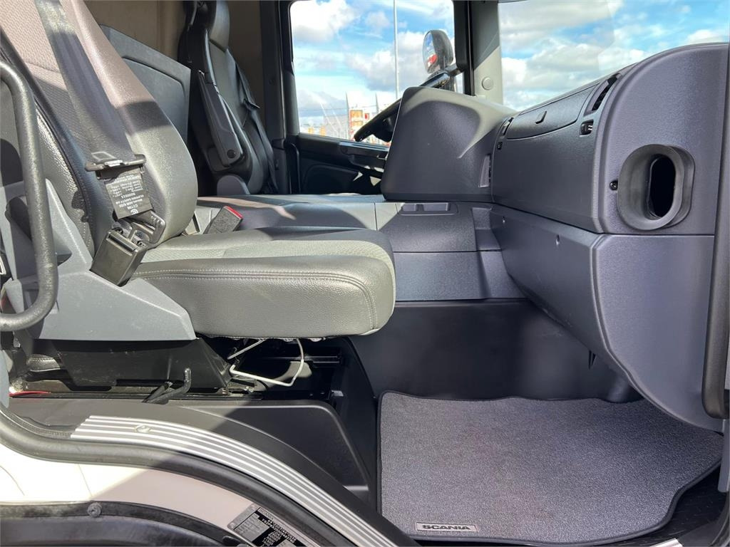 Scania P280 LB 6x2*4 MLB - 24 pallets - Камион с брезент: снимка 4 Scania P280 LB 6x2*4 MLB - 24 pallets - Камион с брезент: снимка 4