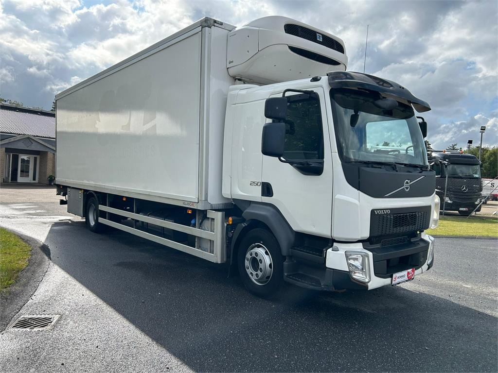 Volvo FL 250 16 ton - Рефрижератор камион: снимка 2 Volvo FL 250 16 ton - Рефрижератор камион: снимка 2